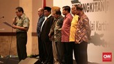 Purnawirawan TNI menghadiri Simposium 'Mengamankan Pancasila dari Kebangkitan PKI' yang digelar untuk mengoreksi Simposium Nasional Membedah Tragedi 1965 melalui Pendekatan Kesejarahan. Sejarah yang banyak versi diyakini panitia Simposium 'Anti-PKI' itu tak bakal berujung ke satu titik temu. (CNN Indonesia/Andry Novelino)