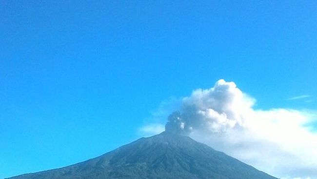 Gunung Kerinci Erupsi, Tinggi Abu Capai 800 Meter