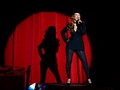 Sakit, Christina Aguilera Dua Kali Tunda Pertunjukan