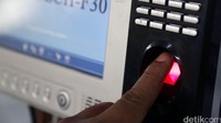 Absensi Karyawan Masih Manual? Alat Ini Verifikasi Wajah, Sidik Jari, dan Kartu Sekaligus 