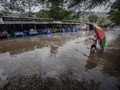 Banjir Rob Semarang Meninggi Lumpuhkan Aktivitas Warga