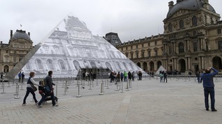 Pria Bersenjata Serang Tentara di Museum Louvre Paris