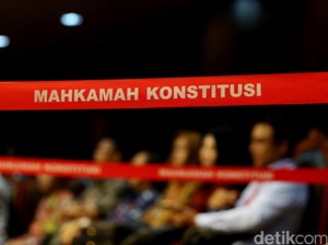 Indra-Raymond Minta Warga Dibolehkan Tak Beragama, MK Ingatkan Sila Pertama