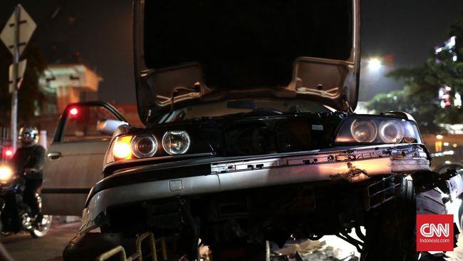 Mobil Kapolres Poso Terbalik di Kebun Kopi