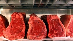 2 Cara Mudah Mencairkan Daging Kurban Beku untuk Dimasak