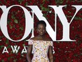Menyontek Riasan Wajah Berkilau ala Lupita Nyong'o