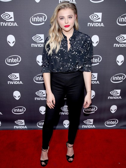 Chloe Grace Moretz Pernah Operasi Payudara Saat Remaja? Chloe Grace Moretz Pernah Operasi Payudara Saat Remaja?