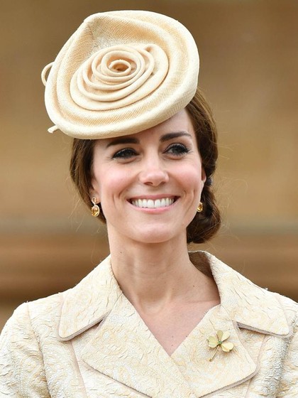 Pakai Topi Mirip Kue, Kate Middleton Malah Jadi Bahan Meme Pakai Topi Mirip Kue, Kate Middleton Malah Jadi Bahan Meme