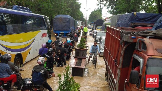 Jalur Pantura Kendal Banjir, Lalu Lintas Lumpuh