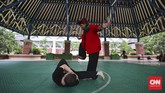 Silat sebagai budaya bukan cuma alat untuk membela diri, tapi juga sebuah kesenian untuk pertunjukan. (CNN Indonesia/Adhi Wicaksono)