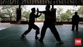 Keturunan jawara Betawi meneruskan ilmu silat dan ilmu agama kepada anak-anak mereka. (CNN Indonesia/Adhi Wicaksono)