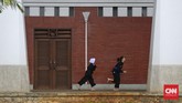 Jaman dahulu, anak-anak Betawi diwajibkan belajar maen pukulan (silat) selain belajar ilmu agama. Besile di langgar bace Quran, Turun ke pelataran maen pukulan. (CNN Indonesia/Adhi Wicaksono)