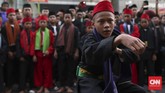Pasca kemerdekaan, jawara banyak yang tergabung dengan organisasi masyarakat Betawi. Silat masih mereka kuasai meski tak ada lagi penjajah yang diusir. (CNN Indonesia/Safir Makki)