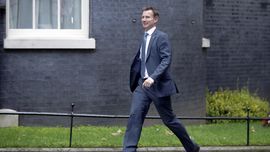 Theresa May Tunjuk Jeremy Hunt Jadi Menlu Inggris