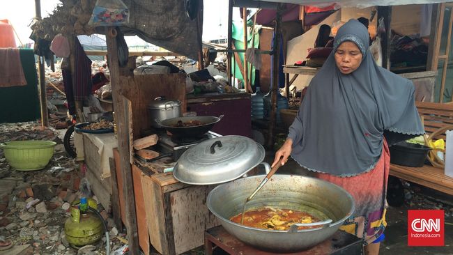 Ketupat dari Tanah Gusuran