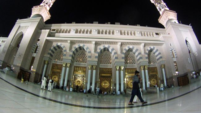 Lawatan Pria Yahudi ke Masjid Nabawi Gegerkan Netizen Saudi