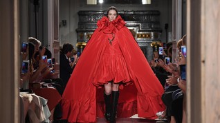 Tribut Valentino Bagi Shakespeare