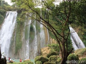 10 Wisata Air Terjun Populer di Indonesia, Mana Favoritmu?