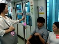 Cara Unik Wanita Hamil Korea Mendapat Kursi di Kereta