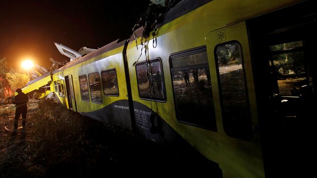 Kereta Tergelincir di Turki, 10 Penumpang Tewas