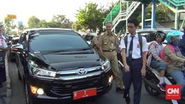 Gubernur Ganjar Antar Anak pada Hari Pertama Sekolah
