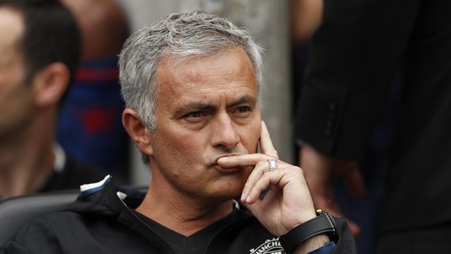 Mourinho Tak Mau 'Menyiram Bensin' ke Ruang Ganti Madrid