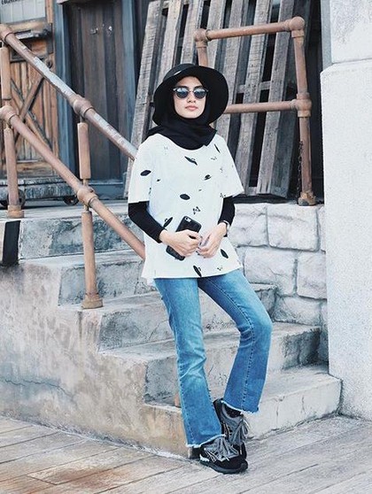 Foto Cara Dian Pelangi Selebgram Hijab  Tampil Stylish 