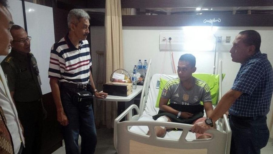 Pangkostrad, Letnan Jendral TNI Edy Rahmayadi, melakukan kunjungan pada Fachri Firmansyah