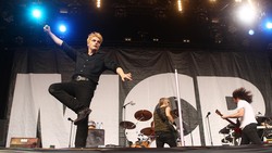 Didesak Fans, My Chemical Romance Akhirnya Bersuara soal Tewasnya Bob Bryar