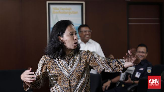 Menteri Rini: Pertamina Wajib Manut Jokowi Salurkan Premium