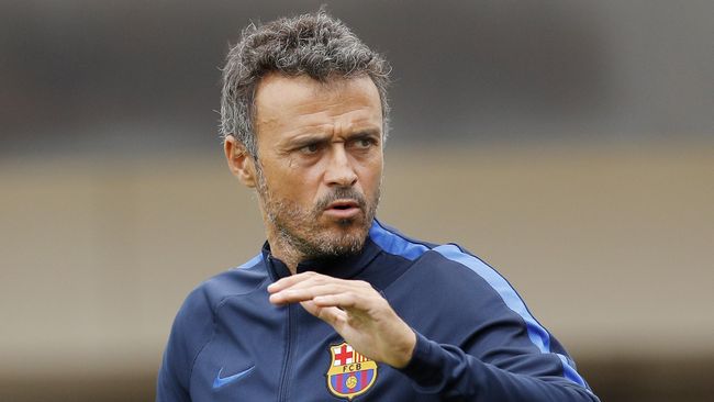 Enrique Tolak Latih Chelsea di Tengah Jalan