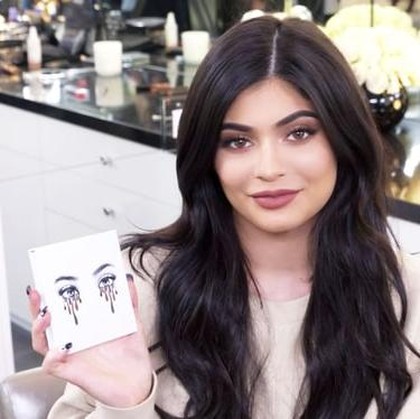 Cara Kylie Jenner Jadi Jutawan di Usia 19 Lewat Bisnis Kosmetik Cara Kylie Jenner Jadi Jutawan di Usia 19 Lewat Bisnis Kosmetik
