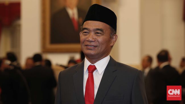 Kemendikbud Akan Panggil Orang Tua Anak Tak Ikut Upacara
