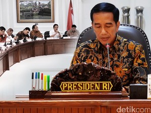 Jokowi Dikabarkan Bakal Reshuffle Kabinet Besok