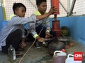 Warga Desa Tegal Kelapa Sulap Sampah Plastik Jadi Bensin