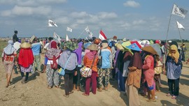 Detik-Detik Ribuan Aparat 'Serbu' Petani Majalengka