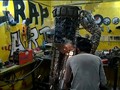 Seniman Irak Ubah Kepingan Logam Buangan Jadi Karya Seni