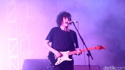 The 1975 Tutup Panggung di Glastonbury 2025, Matty Nangis Gak Karuan