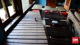 Harmonisasi itu juga dibutuhkan saat pembuatan gamelan. Butuh 10 orang untuk membuat gamelan.