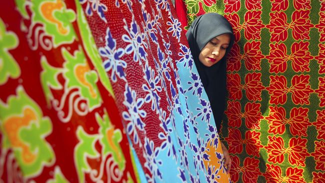Polling: Batik Populer Jadi Baju Kondangan Generasi Milenial
