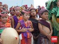 Ribuan 'Ulos' Padati Karnaval Kemerdekaan Danau Toba