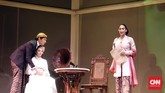 Begitu pun hubungan Nyai Ontosoroh, ibunda Annelies dengan Herman Mallema yang seorang Belanda. Herman ternyata punya istri sah di Belanda sana. Ia juga punya putra yang diakui. (CNN Indonesia/Rizky Sekar Afrisia)