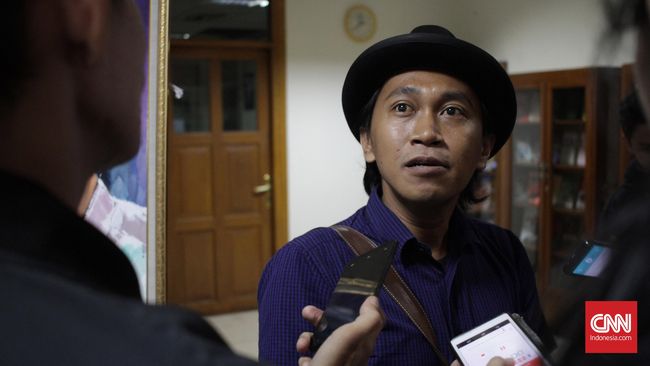 Ikan Koi Mati, JJ Rizal Cs Gugat PLN Rp150 Juta
