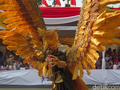 Foto: Garuda Hingga Barong, 10 Kostum Terunik Jember Fashion Carnaval 2016 Foto: Garuda Hingga Barong, 10 Kostum Terunik Jember Fashion Carnaval 2016