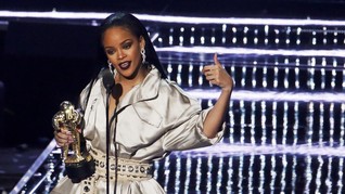 Rihanna Disebut Sedang Garap Dua Album Baru