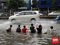 Hujan Deras, Pohon Tumbang dan Banjir 'Kepung' Jakarta