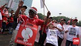 Karyawan Telkom dan Telkomsel menilai Menteri Komunikasi dan Informatika Rudiantara melakukan penurunan tarif interkoneksi untuk mencari popularitas dan hanya menguntungkan operator asing yang beroperasi di Indonesia. (CNN Indonesia/Safir Makki)
