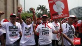 Demonstran menilai rencana tersebut bagi Telkom dan Telkomsel akan merugikan perusahaan pelat merah ini hingga Rp800 miliar. (CNN Indonesia/Safir Makki)