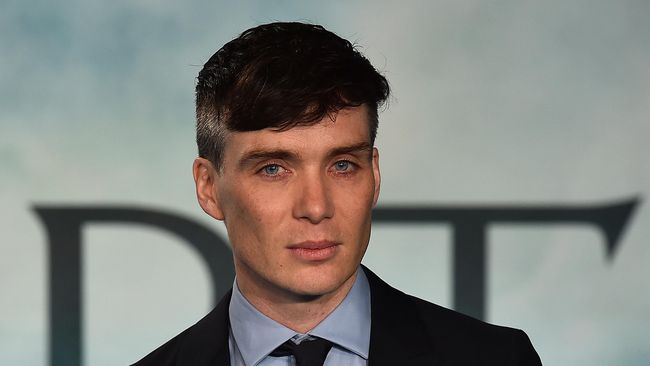 'Tommy Shelby' Peaky Blinders Tampil di Video Vokalis Savages
