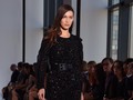Bella Hadid Minta Maaf usai Pose Kaki 'Injak' Bendera Arab
